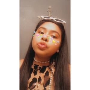 Meet your Posher, Alma